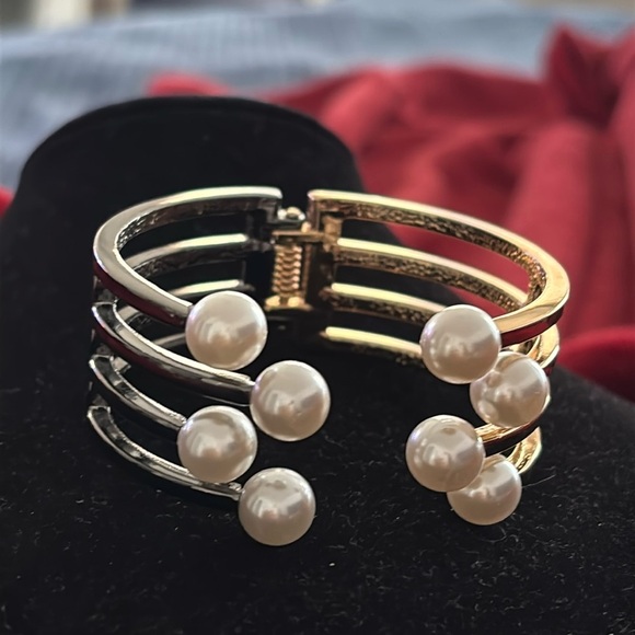 Vintage style pearl Luxury bracelet - Picture 3 of 10